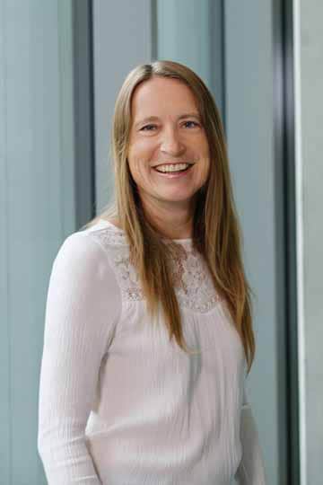 Portrait der Marketingberaterin Marion Rehor von enlinea im Hochformat